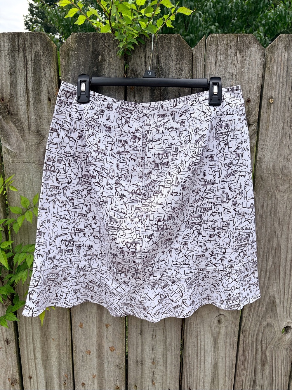 Briggs New York White Skirt with Black Sketch Print